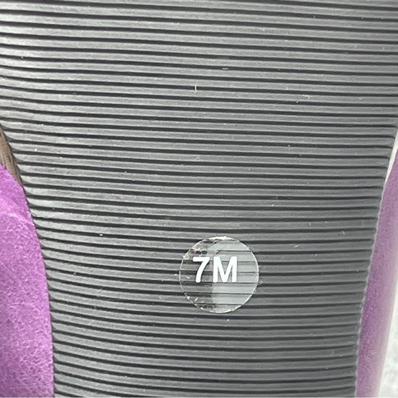 GUESS Women’s Seeri platform pumps women’s size 7 purple with silver chains. - Picture 7 of 16